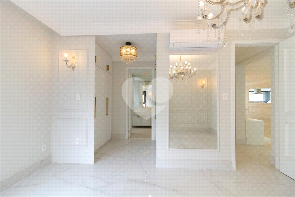 APARTAMENTO em MOEMA