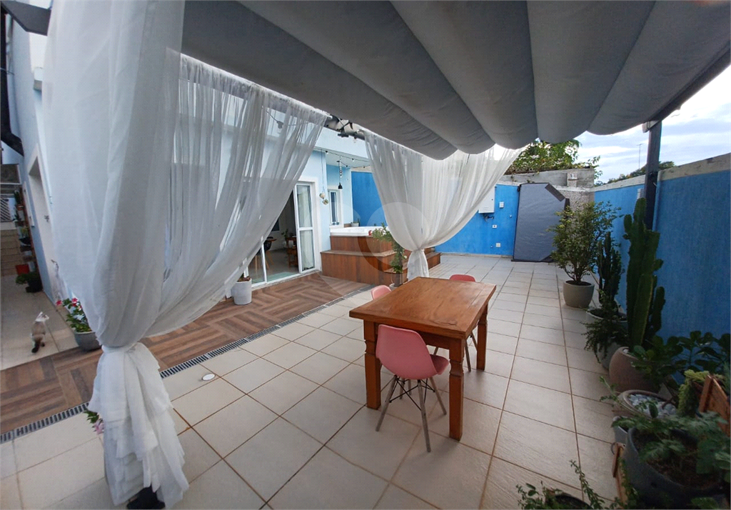 Casa em condomínio para venda na Granja Viana
