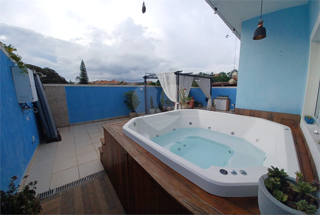 Casa em condomínio para venda na Granja Viana