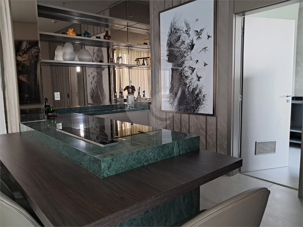 Imóvel 42m² com 2 quartos, sala com varanda envidraçada e lazer completo Campo Belo