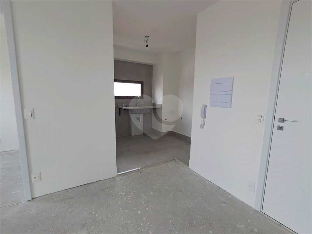 Imóvel 42m² com 2 quartos, sala com varanda envidraçada e lazer completo Campo Belo
