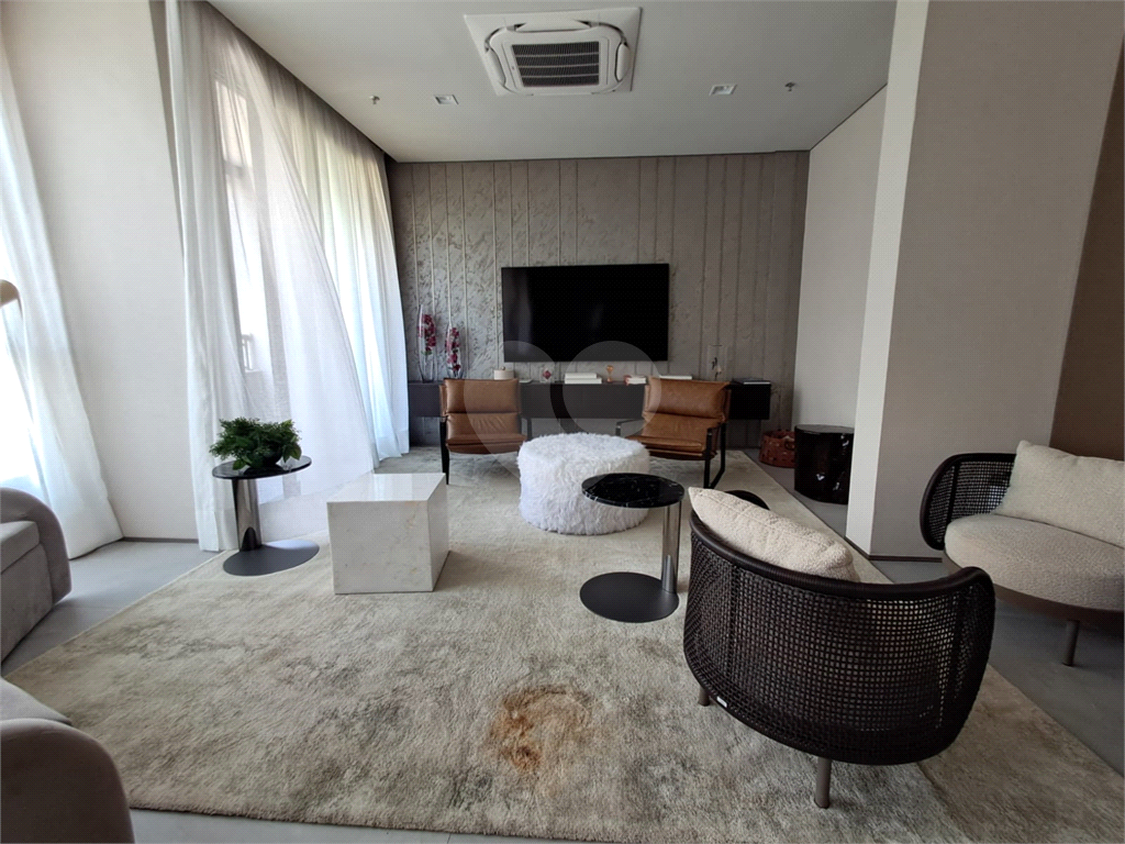 Imóvel 42m² com 2 quartos, sala com varanda envidraçada e lazer completo Campo Belo