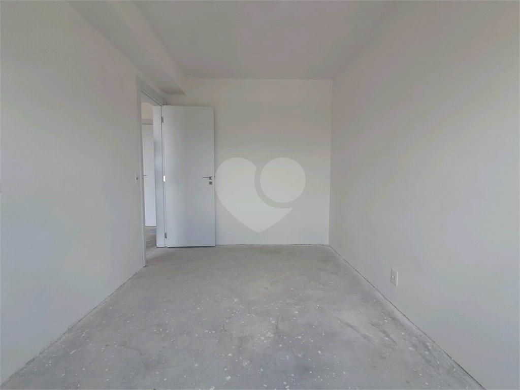 Imóvel 42m² com 2 quartos, sala com varanda envidraçada e lazer completo Campo Belo