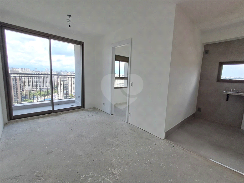 Imóvel 42m² com 2 quartos, sala com varanda envidraçada e lazer completo Campo Belo