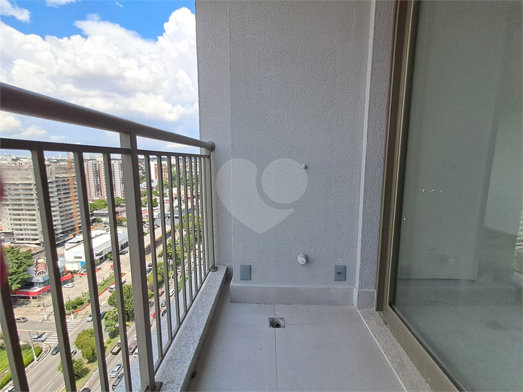 Imóvel 42m² com 2 quartos, sala com varanda envidraçada e lazer completo Campo Belo