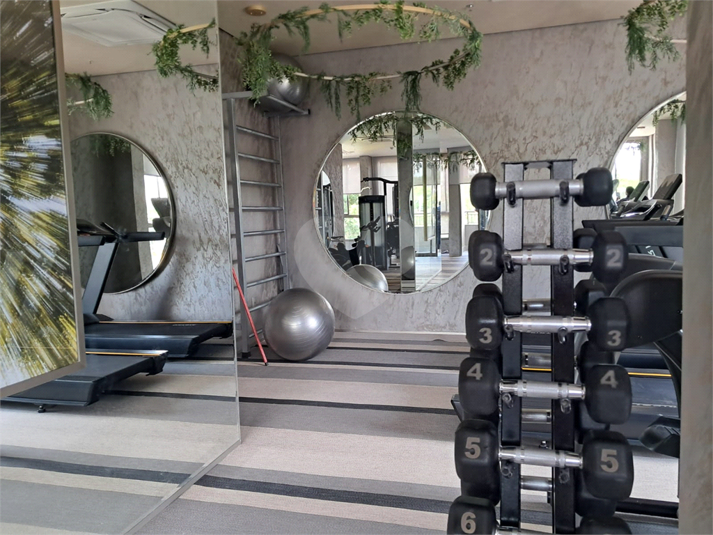 Imóvel 42m² com 2 quartos, sala com varanda envidraçada e lazer completo Campo Belo
