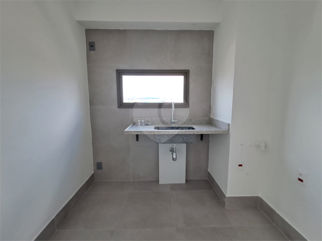 Imóvel 42m² com 2 quartos, sala com varanda envidraçada e lazer completo Campo Belo