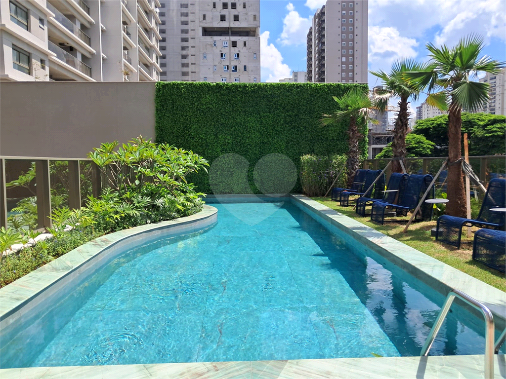 Imóvel 42m² com 2 quartos, sala com varanda envidraçada e lazer completo Campo Belo