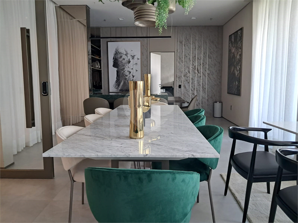 Imóvel 42m² com 2 quartos, sala com varanda envidraçada e lazer completo Campo Belo