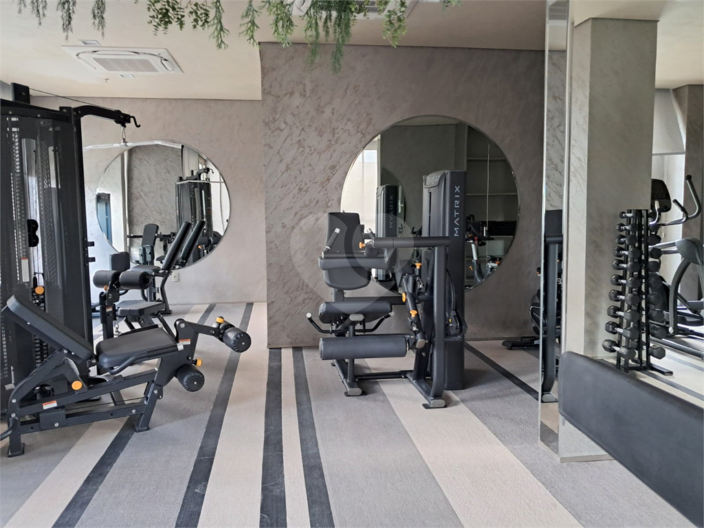 Imóvel 42m² com 2 quartos, sala com varanda envidraçada e lazer completo Campo Belo