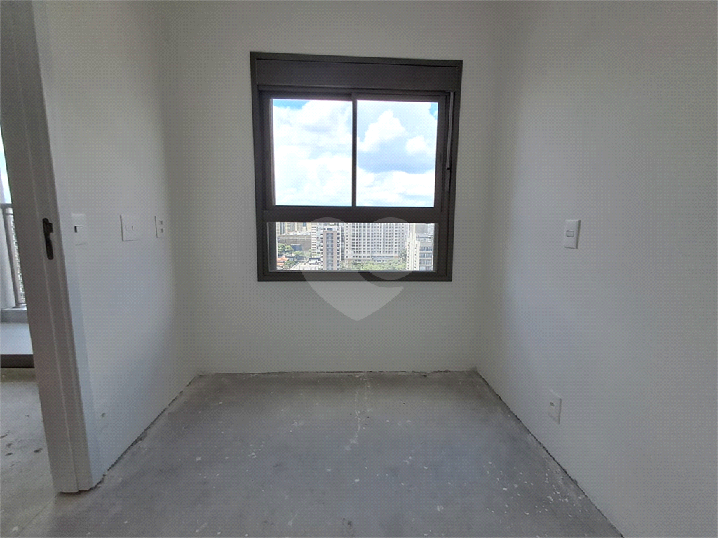 Imóvel 42m² com 2 quartos, sala com varanda envidraçada e lazer completo Campo Belo