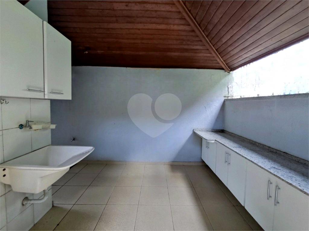 Casa condominio fechado no Horto Florestal, 3 suites, escritorio, piscina e área gourmet privativa