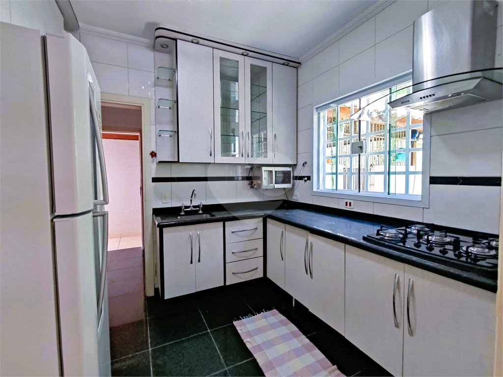 Casa condominio fechado no Horto Florestal, 3 suites, escritorio, piscina e área gourmet privativa