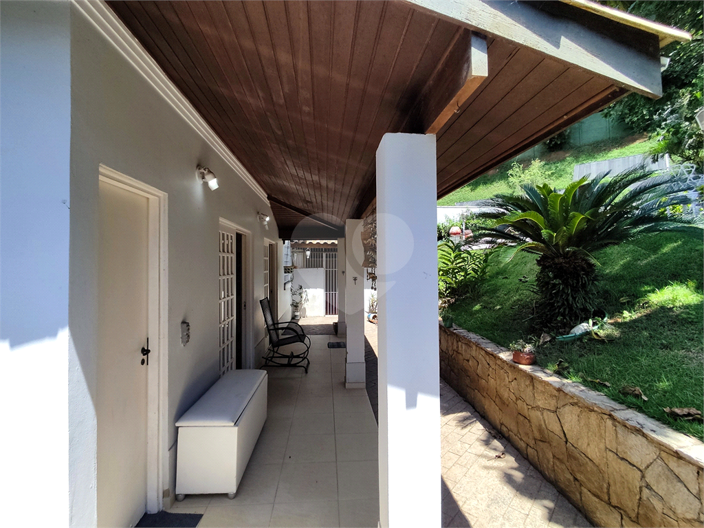 Casa condominio fechado no Horto Florestal, 3 suites, escritorio, piscina e área gourmet privativa
