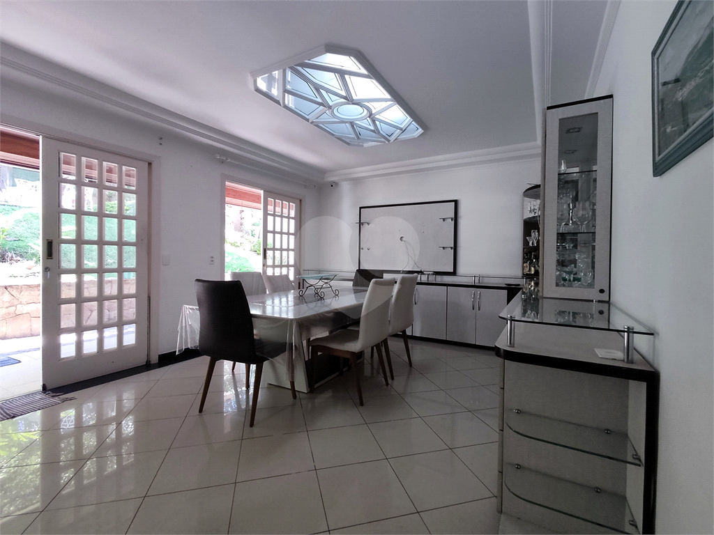 Casa condominio fechado no Horto Florestal, 3 suites, escritorio, piscina e área gourmet privativa