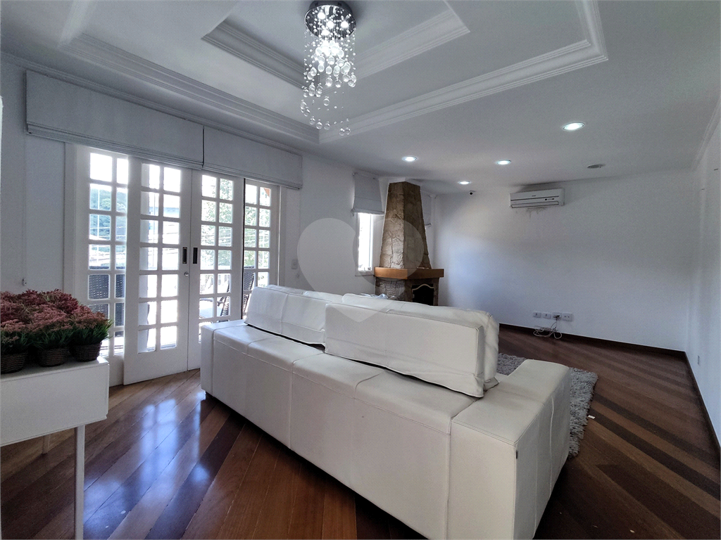 Casa condominio fechado no Horto Florestal, 3 suites, escritorio, piscina e área gourmet privativa