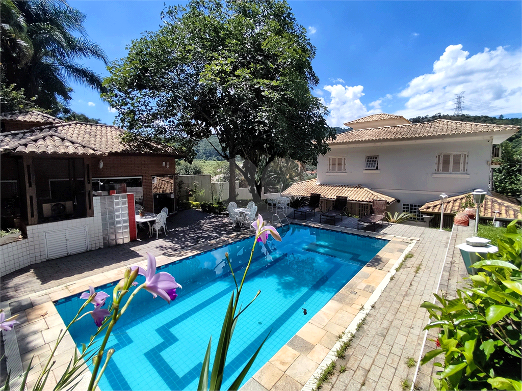 Casa condominio fechado no Horto Florestal, 3 suites, escritorio, piscina e área gourmet privativa