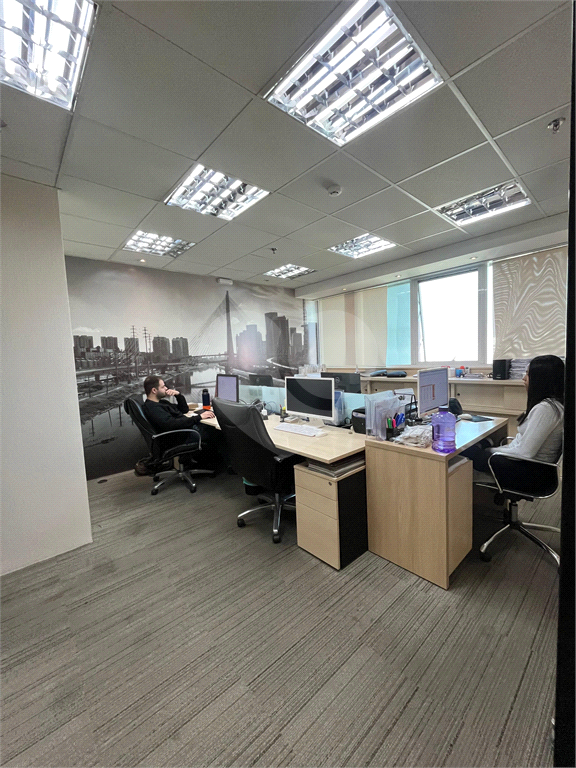 Sala comercial com renda - Oportunidade