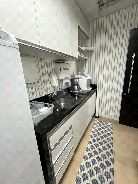 Sala comercial com renda - Oportunidade