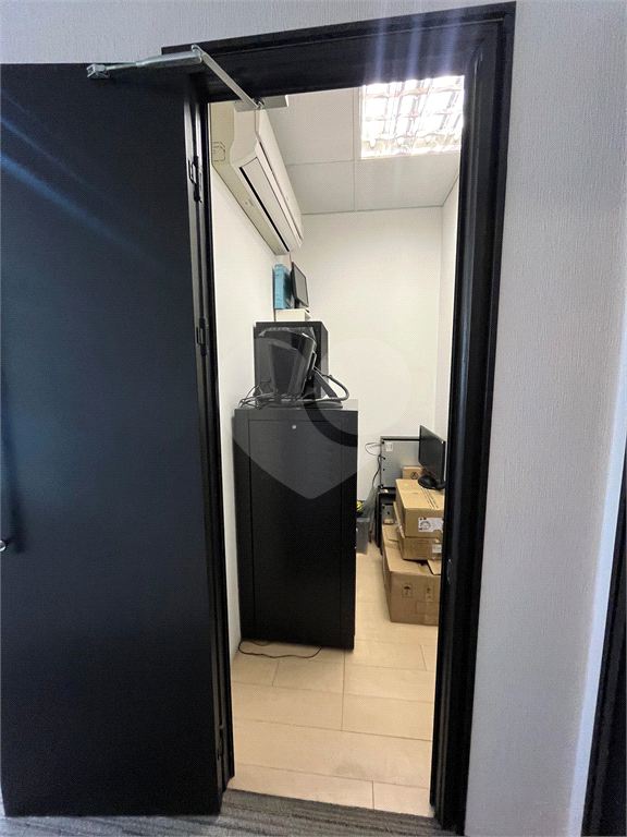 Sala comercial com renda - Oportunidade