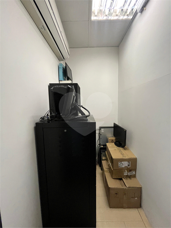 Sala comercial com renda - Oportunidade
