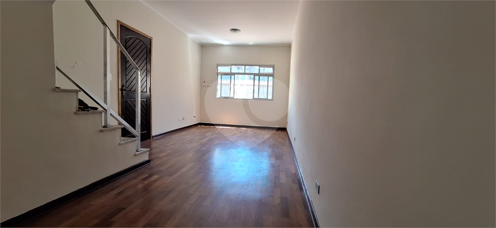 Vende-se:  Sobrado, 100m², dois quartos e duas vagas, na Vila Nova Mazzei!