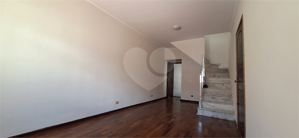 Vende-se:  Sobrado, 100m², dois quartos e duas vagas, na Vila Nova Mazzei!
