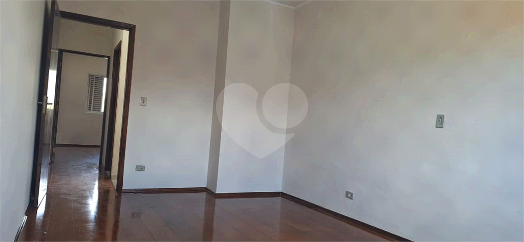 Vende-se:  Sobrado, 100m², dois quartos e duas vagas, na Vila Nova Mazzei!