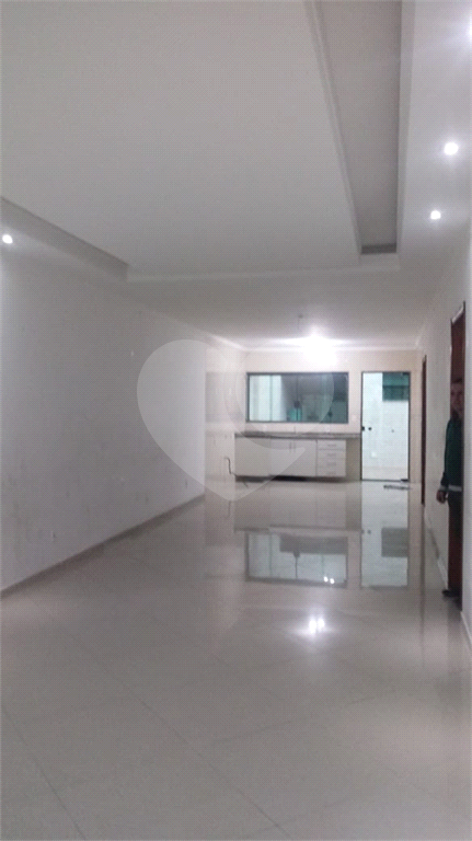 Casa - Guarulhos - 4 Quartos / Dormitórios - 5 Vagas - Venda / Compra - Edícula