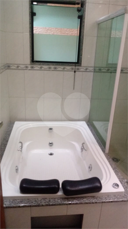 Casa - Guarulhos - 4 Quartos / Dormitórios - 5 Vagas - Venda / Compra - Edícula