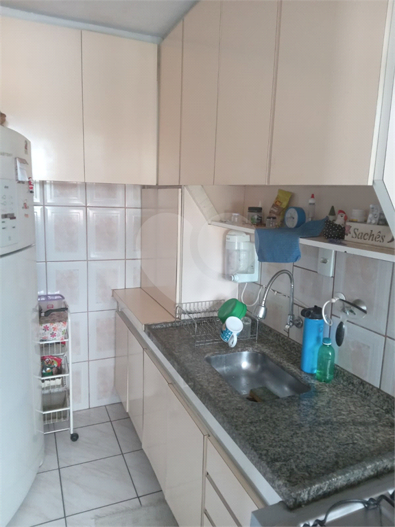 APARTAMENTO em CAMPO LIMPO