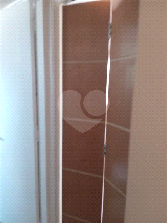 APARTAMENTO em CAMPO LIMPO