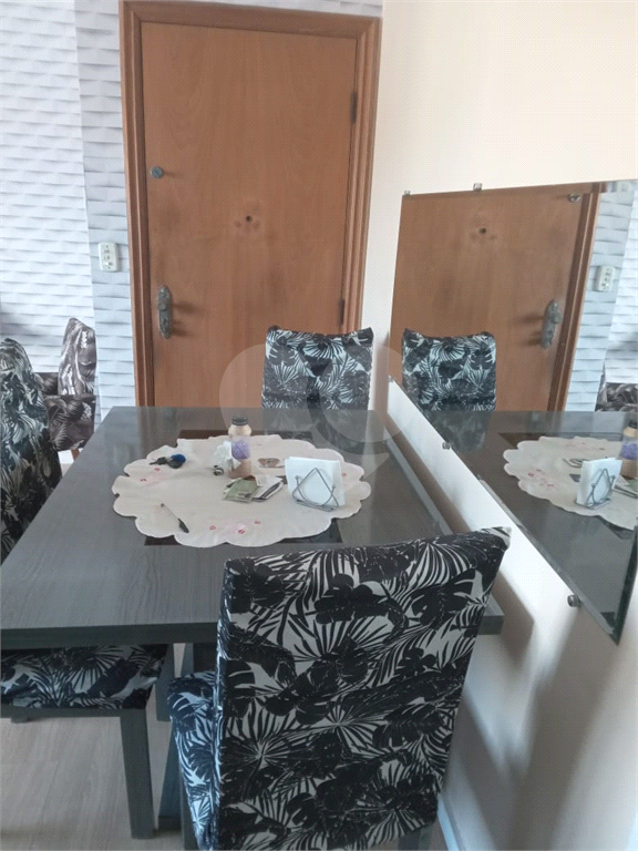 APARTAMENTO em CAMPO LIMPO