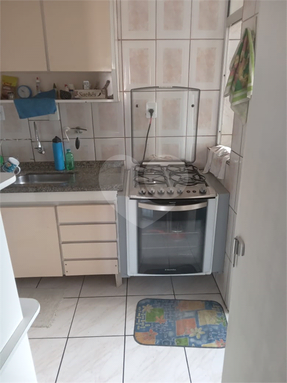 APARTAMENTO em CAMPO LIMPO