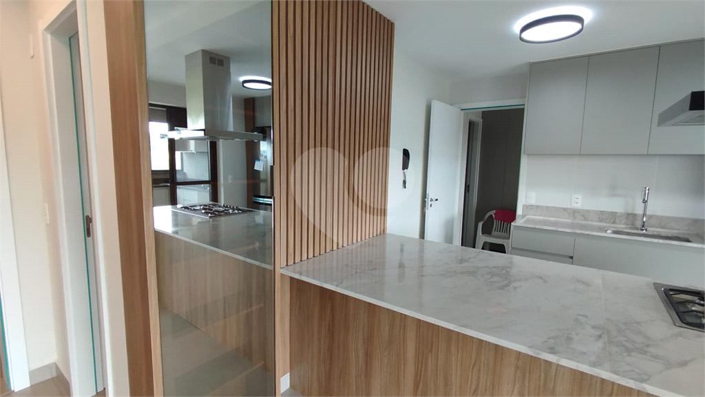 Apartamento para alugar com 3 quartos, 127m² - Foto 15