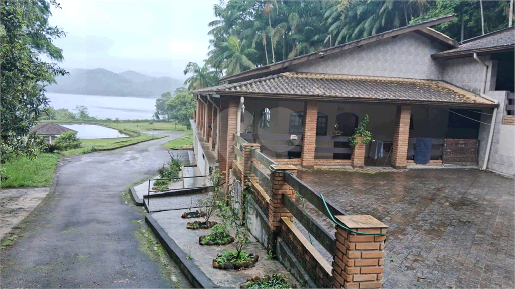 Excepcional Chácara à venda com rampa de acesso para barcos e jet skis para a Represa Billings 