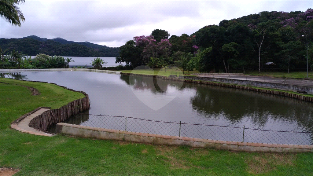 Excepcional Chácara à venda com rampa de acesso para barcos e jet skis para a Represa Billings 