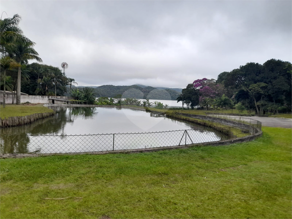Excepcional Chácara à venda com rampa de acesso para barcos e jet skis para a Represa Billings 