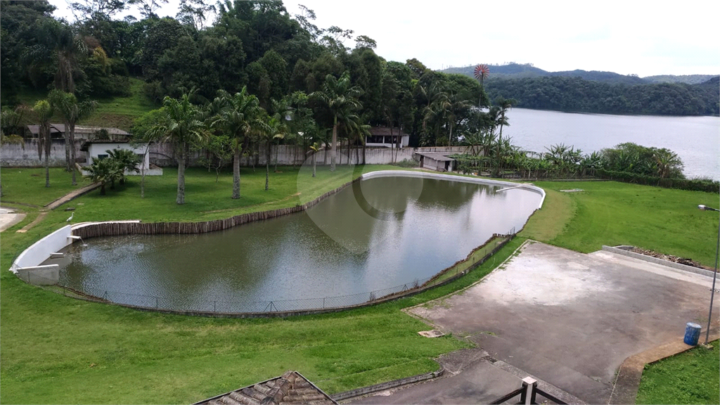 Excepcional Chácara à venda com rampa de acesso para barcos e jet skis para a Represa Billings 