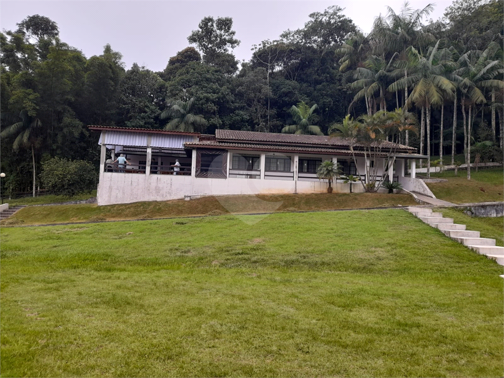 Excepcional Chácara à venda com rampa de acesso para barcos e jet skis para a Represa Billings 