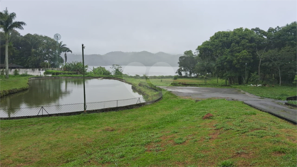 Excepcional Chácara à venda com rampa de acesso para barcos e jet skis para a Represa Billings 