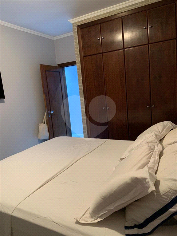 Apartamento à Venda - 2 Dormitórios, Quintal e Garagem!