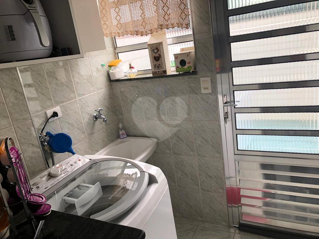 Apartamento à Venda - 2 Dormitórios, Quintal e Garagem!