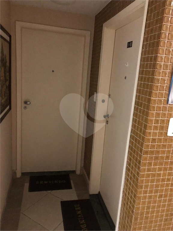 Apartamento à Venda - 2 Dormitórios, Quintal e Garagem!