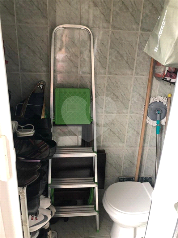 Apartamento à Venda - 2 Dormitórios, Quintal e Garagem!