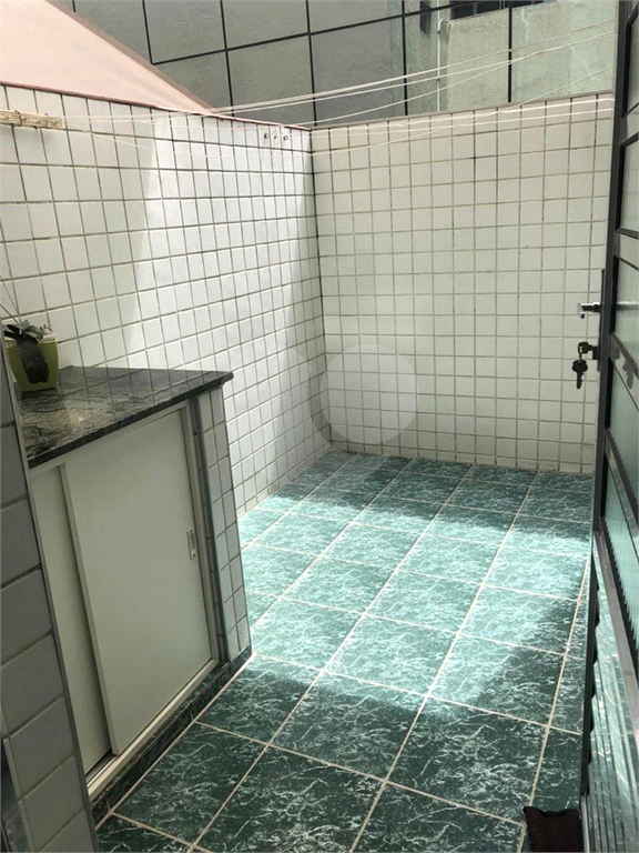 Apartamento à Venda - 2 Dormitórios, Quintal e Garagem!