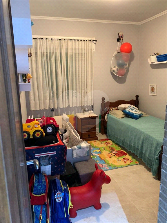 Apartamento à Venda - 2 Dormitórios, Quintal e Garagem!