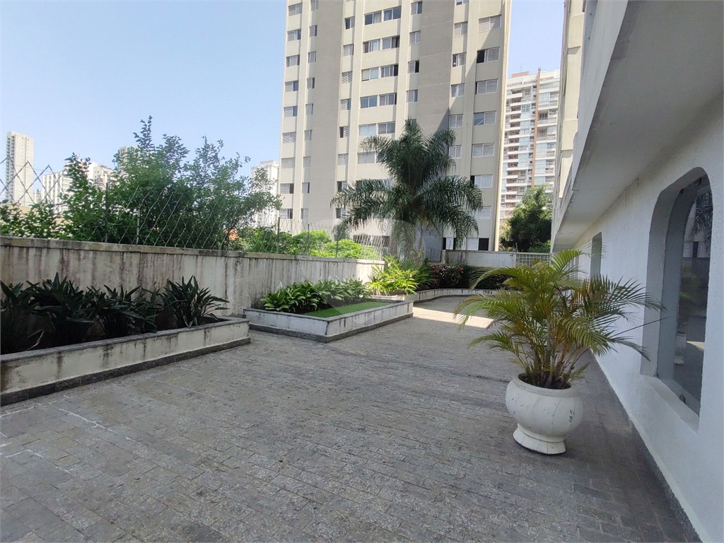 Apartamento à venda com 2 quartos, 2300m² - Foto 1