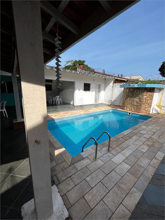 Maravilhosa casa à 300metros da praia.
