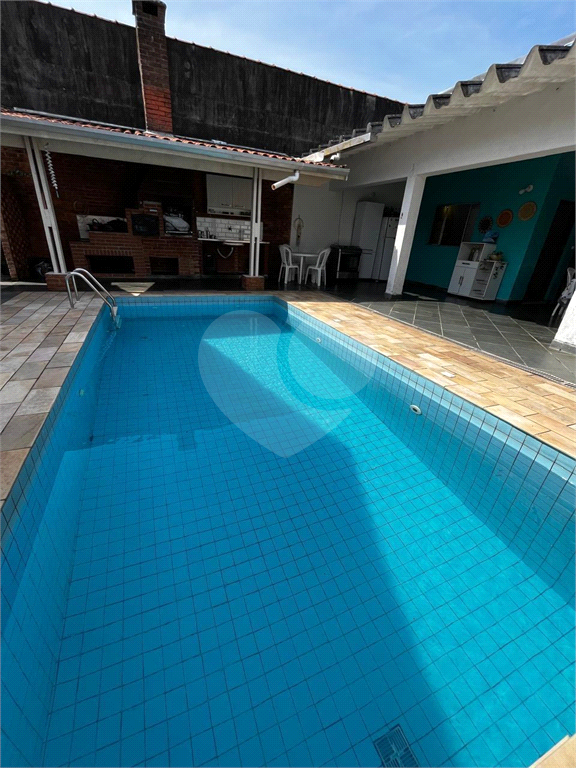 Maravilhosa casa à 300metros da praia.
